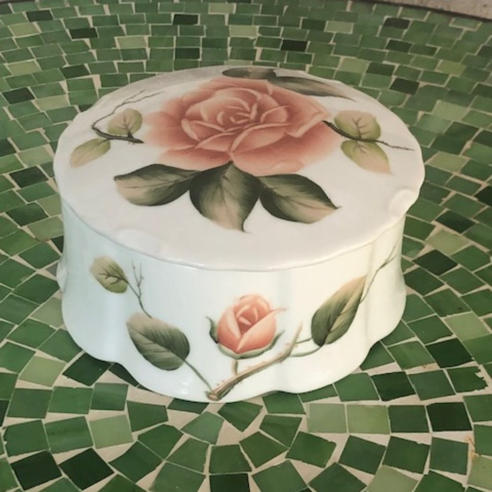2004 PEACH ROSE PORCELAIN JEWELRY OR TRINKET BOX